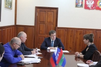 Сенатор Ахмат Салпагаров провел личный прием в Усть-Джегутинском районе